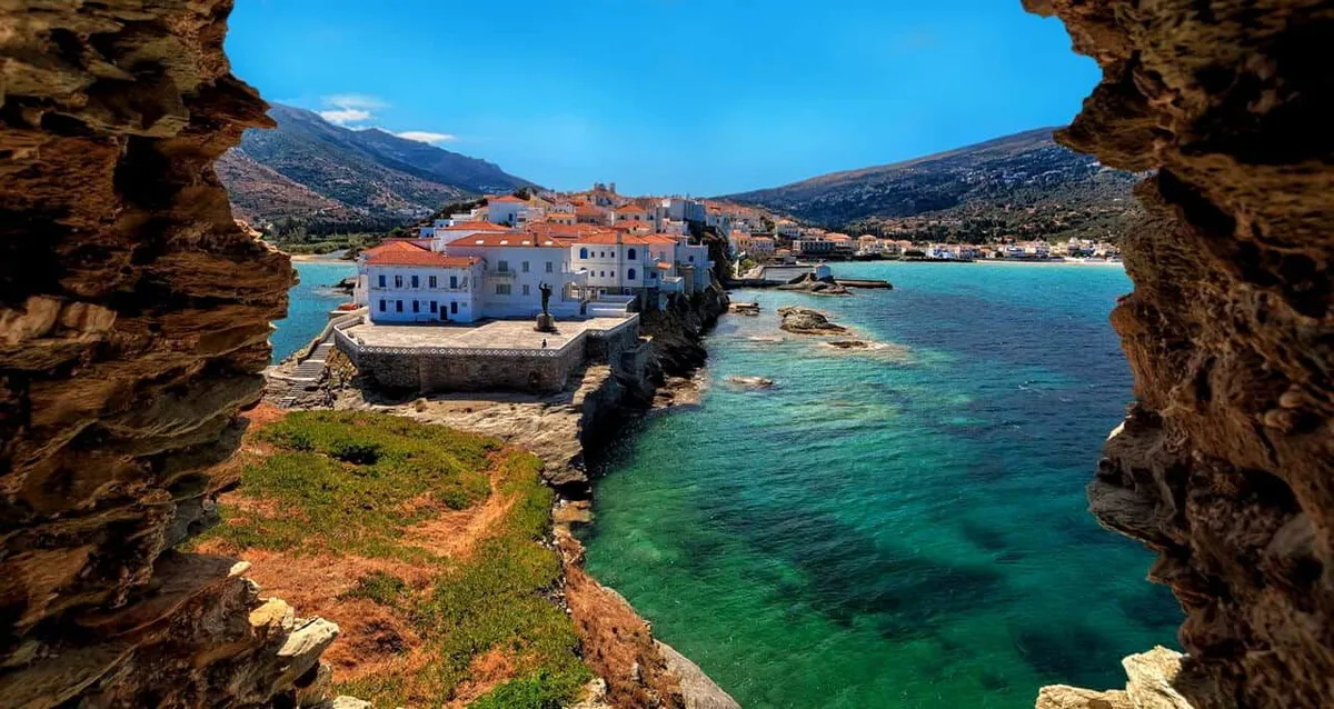 Guía de Andros: La isla de los armadores y el arte