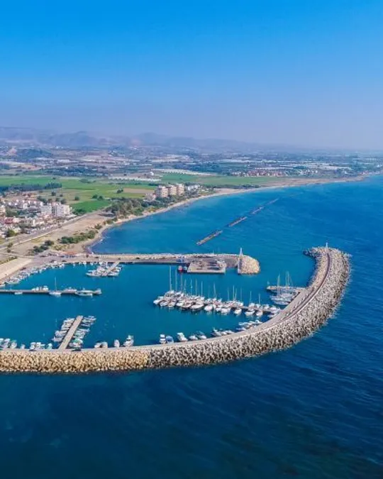 LLEGADA A LÁRNACA – TRASLADO A NICOSIA 