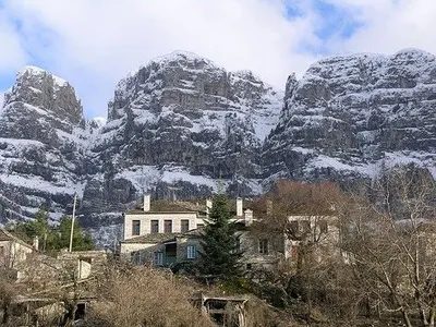 Guía de Epiro: Montañas, lagos y pueblos de piedra