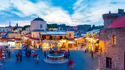 Guía de Rodas: La Isla del Sol y los Caballeros